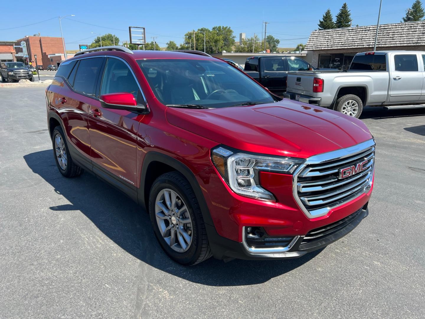 2022 Maroon /Black GMC Terrain SLT AWD (3GKALVEV8NL) with an 1.5L L4 DOHC TURBO engine, 6A transmission, located at 116 5th Avenue South, Lewistown, MT, 59457, 47.063877, -109.427879 - Discover the 2022 GMC Terrain SLT AWD - Where Elegance Meets Performance! Elevate your driving experience with the 2022 GMC Terrain SLT AWD. Designed to command attention and deliver top-tier performance, this SUV seamlessly merges style with capability. Luxurious Craftsmanship: Step inside t - Photo#0