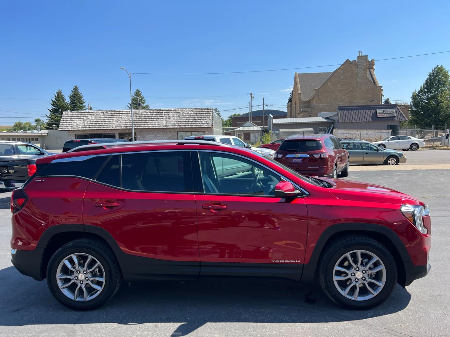 2022 Maroon /Black GMC Terrain SLT AWD (3GKALVEV8NL) with an 1.5L L4 DOHC TURBO engine, 6A transmission, located at 116 5th Avenue South, Lewistown, MT, 59457, 47.063877, -109.427879 - Discover the 2022 GMC Terrain SLT AWD - Where Elegance Meets Performance! Elevate your driving experience with the 2022 GMC Terrain SLT AWD. Designed to command attention and deliver top-tier performance, this SUV seamlessly merges style with capability. Luxurious Craftsmanship: Step inside t - Photo#1