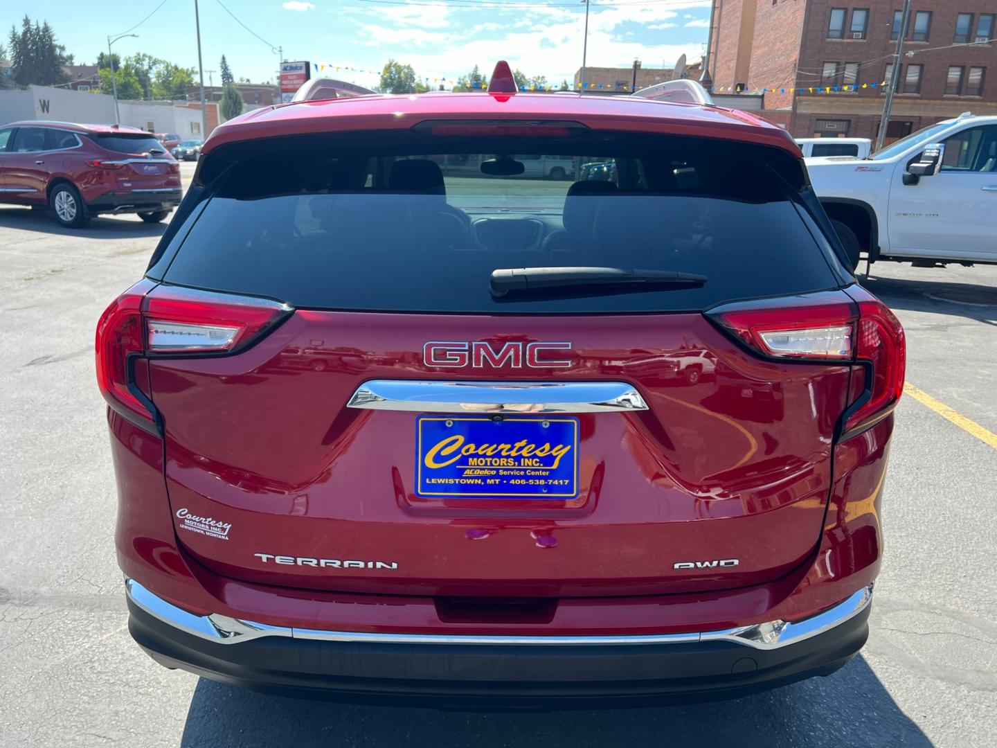 2022 Maroon /Black GMC Terrain SLT AWD (3GKALVEV8NL) with an 1.5L L4 DOHC TURBO engine, 6A transmission, located at 116 5th Avenue South, Lewistown, MT, 59457, 47.063877, -109.427879 - Discover the 2022 GMC Terrain SLT AWD - Where Elegance Meets Performance! Elevate your driving experience with the 2022 GMC Terrain SLT AWD. Designed to command attention and deliver top-tier performance, this SUV seamlessly merges style with capability. Luxurious Craftsmanship: Step inside t - Photo#3