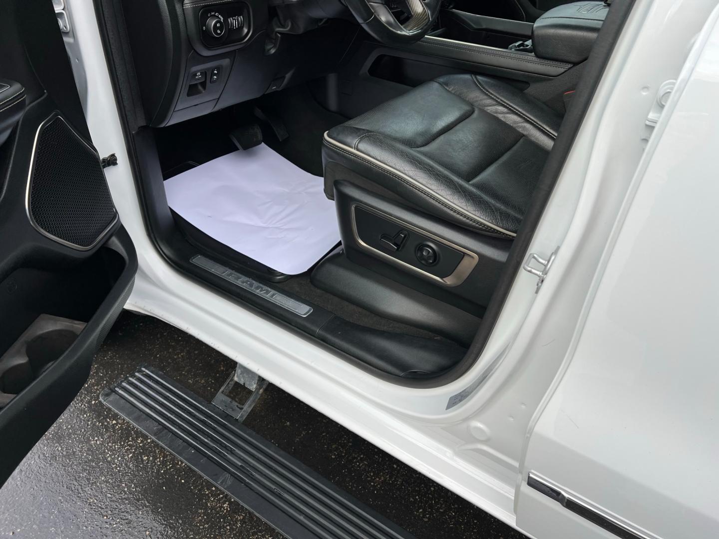 2020 WHITE /Charcoal RAM 1500 Limited Crew Cab SWB 4WD (1C6SRFHT8LN) with an 5.7L V8 OHV 16V engine, 8A transmission, located at 116 5th Avenue South, Lewistown, MT, 59457, 47.063877, -109.427879 - Photo#11