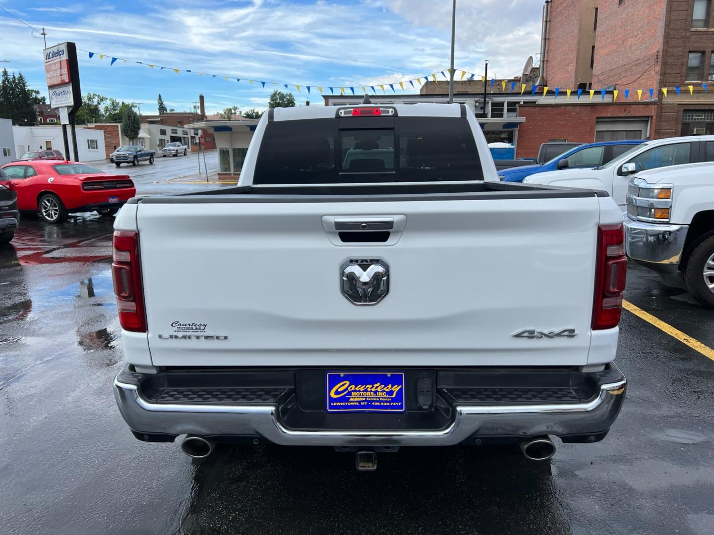 2020 WHITE /Charcoal RAM 1500 Limited Crew Cab SWB 4WD (1C6SRFHT8LN) with an 5.7L V8 OHV 16V engine, 8A transmission, located at 116 5th Avenue South, Lewistown, MT, 59457, 47.063877, -109.427879 - Photo#2