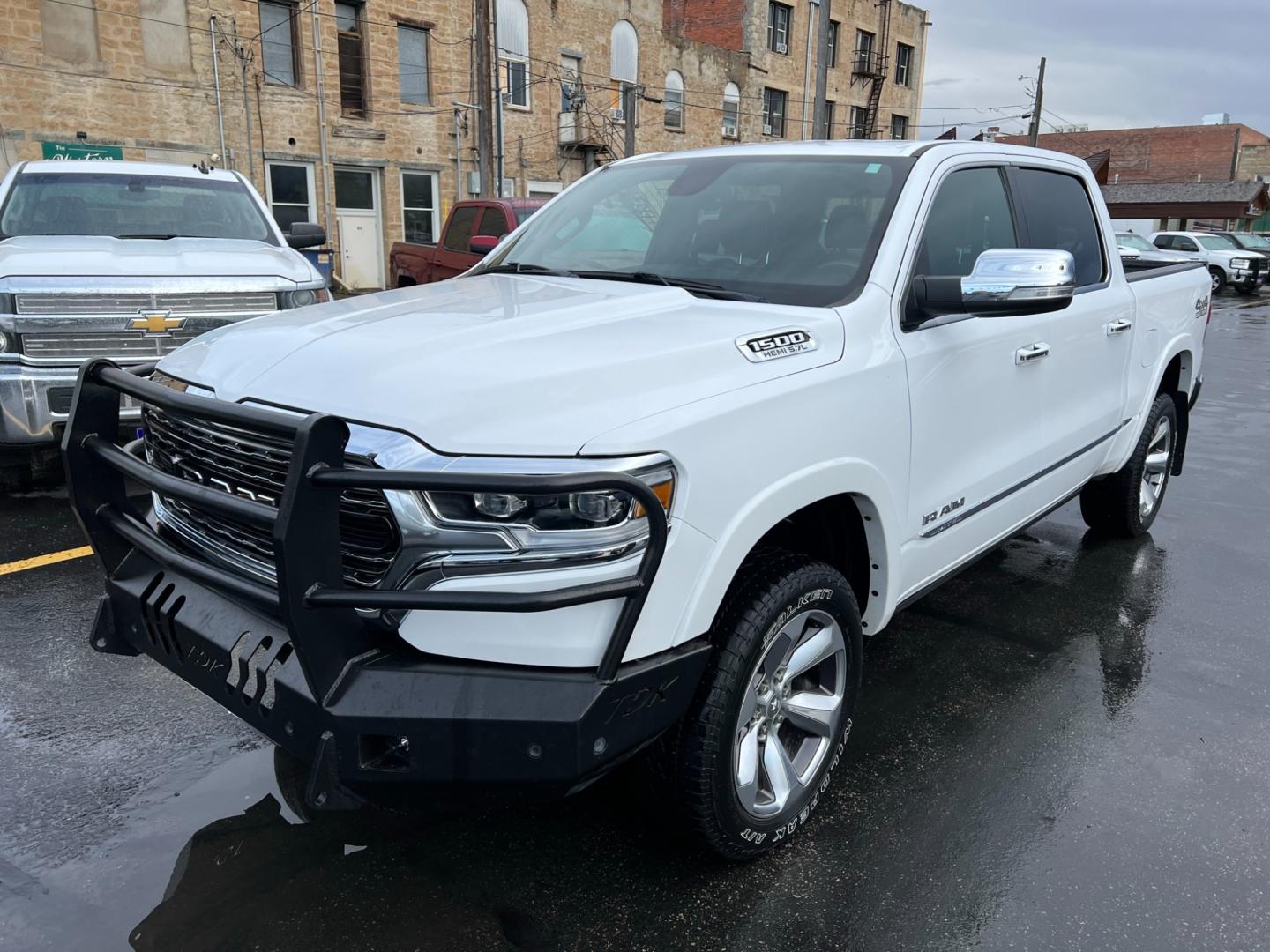 2020 WHITE /Charcoal RAM 1500 Limited Crew Cab SWB 4WD (1C6SRFHT8LN) with an 5.7L V8 OHV 16V engine, 8A transmission, located at 116 5th Avenue South, Lewistown, MT, 59457, 47.063877, -109.427879 - Photo#6