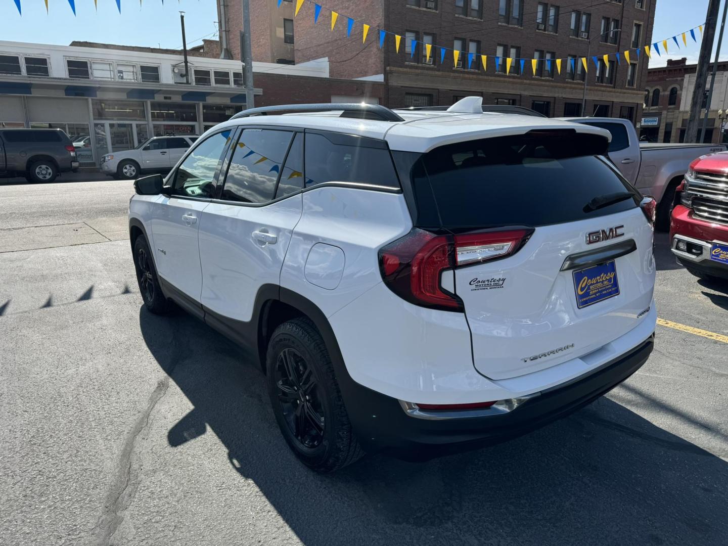 2023 WHITE /Grey GMC Terrain AT4 (3GKALYEG2PL) with an 1.5L I-4 DI DOHC T/C engine, Automatic transmission, located at 116 5th Avenue South, Lewistown, MT, 59457, 47.063877, -109.427879 - Introducing the 2023 GMC Terrain AT4 AWD - the perfect blend of rugged capability and refined comfort. Built to tackle any terrain with confidence, this SUV is designed to elevate your driving experience. Equipped with all-wheel drive, the Terrain AT4 is ready to take on challenging road conditio - Photo#18