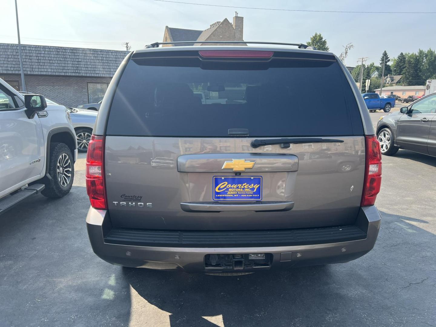 2014 /Charcoal Chevrolet Tahoe LT 4WD (1GNSKBE02ER) with an 5.3L V8 OHV 16V FFV engine, 6-Speed Automatic transmission, located at 116 5th Avenue South, Lewistown, MT, 59457, 47.063877, -109.427879 - Super clean and straight 2014 Chevrolet Tahoe LT. Heated leather and more in this local well maintained trade! - Photo#3