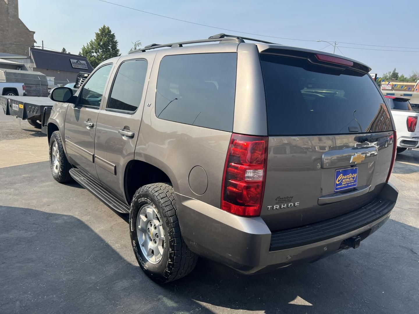 2014 /Charcoal Chevrolet Tahoe LT 4WD (1GNSKBE02ER) with an 5.3L V8 OHV 16V FFV engine, 6-Speed Automatic transmission, located at 116 5th Avenue South, Lewistown, MT, 59457, 47.063877, -109.427879 - Photo#2