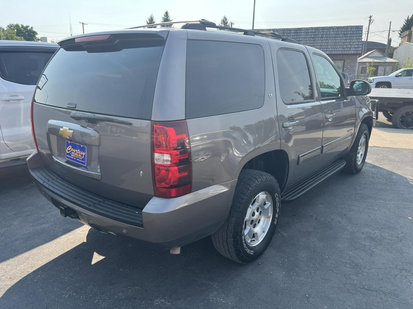 2014 /Charcoal Chevrolet Tahoe LT 4WD (1GNSKBE02ER) with an 5.3L V8 OHV 16V FFV engine, 6-Speed Automatic transmission, located at 116 5th Avenue South, Lewistown, MT, 59457, 47.063877, -109.427879 - Photo#4