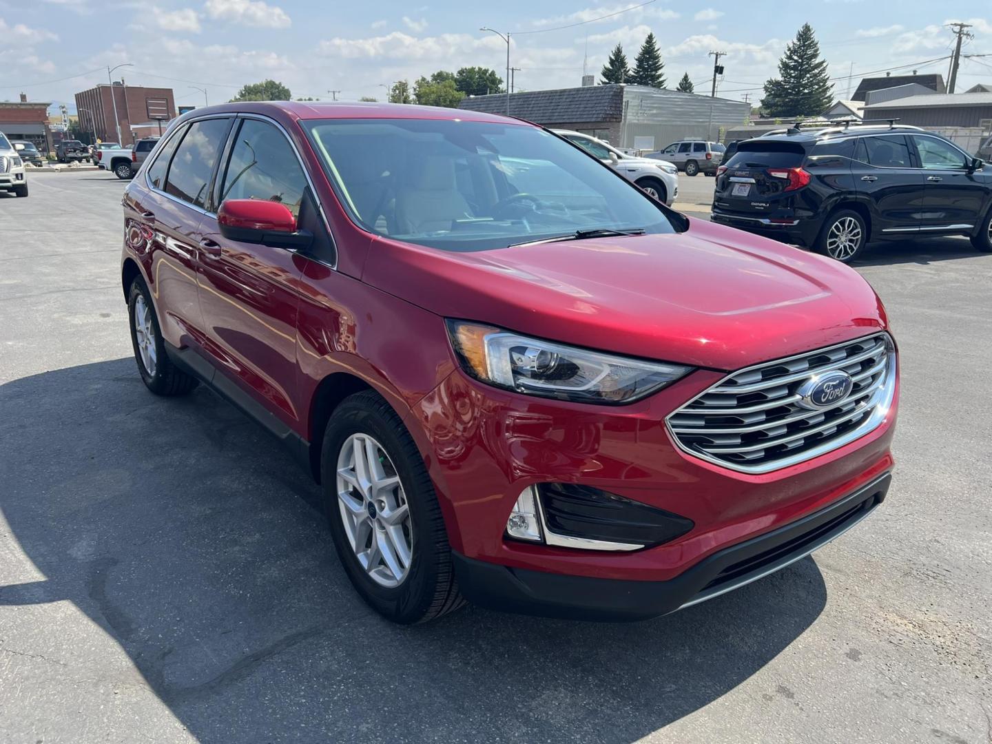 2021 /Cream Ford Edge SEL AWD (2FMPK4J96MB) with an 2.0L L4 DOHC 16V engine, 6A transmission, located at 116 5th Avenue South, Lewistown, MT, 59457, 47.063877, -109.427879 - Clean Car Fax on this 2021 Ford Edge SEL AWD! Loaded with heater leather, steering wheel, and more! - Photo#0