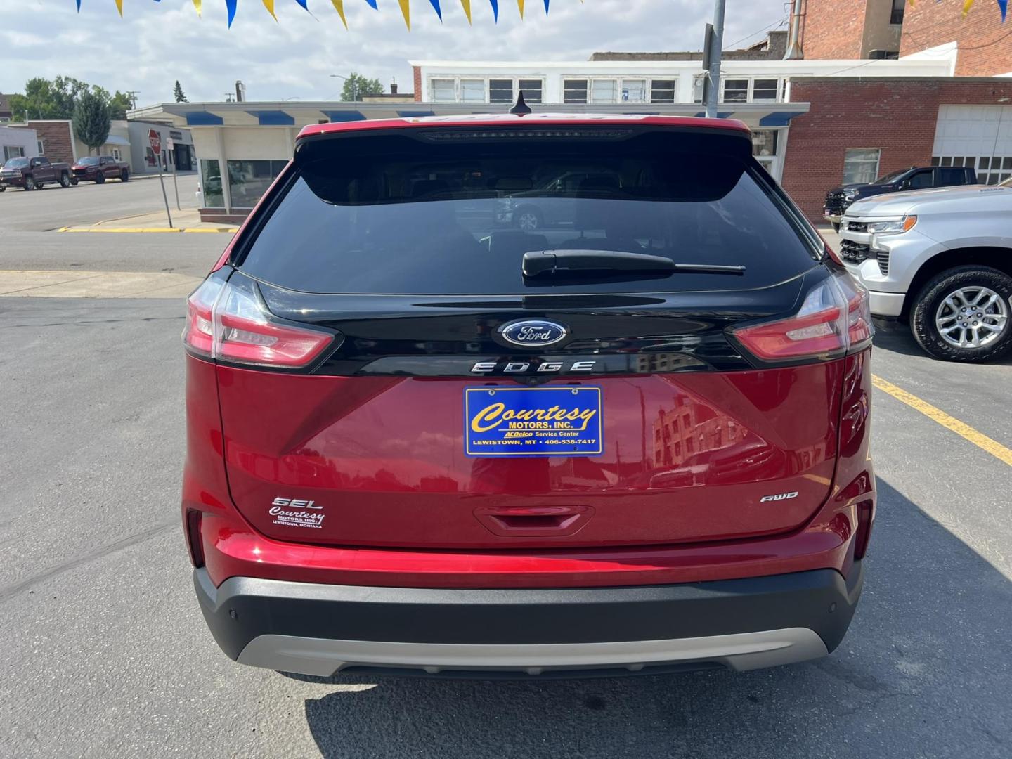 2021 /Cream Ford Edge SEL AWD (2FMPK4J96MB) with an 2.0L L4 DOHC 16V engine, 6A transmission, located at 116 5th Avenue South, Lewistown, MT, 59457, 47.063877, -109.427879 - Clean Car Fax on this 2021 Ford Edge SEL AWD! Loaded with heater leather, steering wheel, and more! - Photo#3