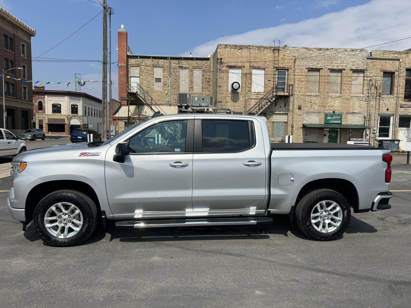 2022 /Black Chevrolet Silverado 1500 RST Crew Cab 4WD (1GCUDEET1NZ) with an 3.0L V6 DOHC 24V DIESEL TURBO engine, 6A transmission, located at 116 5th Avenue South, Lewistown, MT, 59457, 47.063877, -109.427879 - Looking for a powerful, reliable truck that combines performance with style? This 2022 Chevy Silverado 1500 Crew RST 4WD with a 3.0L Duramax engine is the perfect match. With its strong diesel powertrain, you'll experience impressive torque and fuel efficiency, making it ideal for both heavy-duty ta - Photo#5