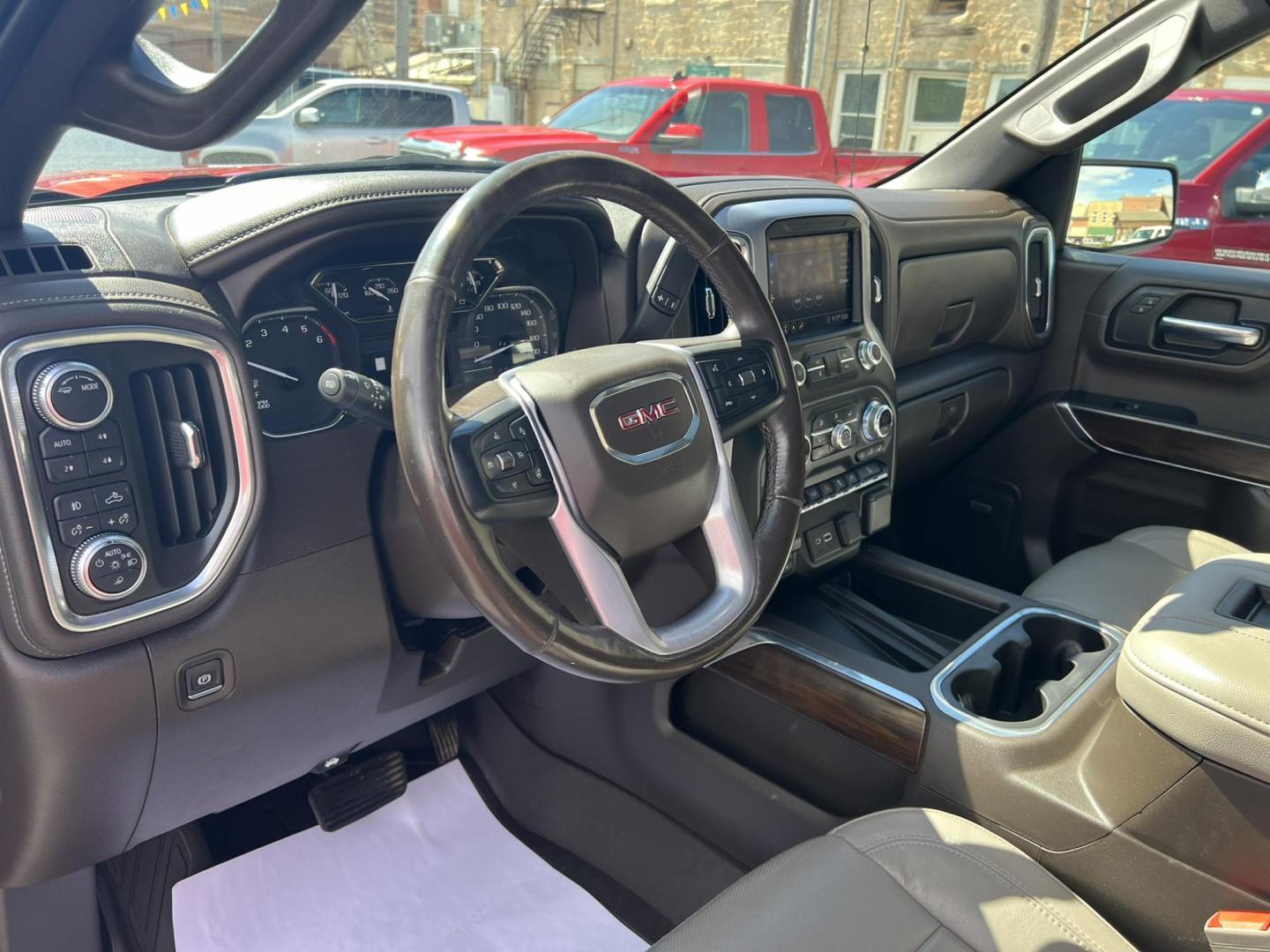 2020 /Black GMC Sierra 1500 SLT Crew Cab Short Box 4WD (1GTU9DED6LZ) with an 5.3L V8 OHV 16V engine, 6A transmission, located at 116 5th Avenue South, Lewistown, MT, 59457, 47.063877, -109.427879 - 2020 GMC Sierra 1500 Crew Cab 4WD SLT in excellent condition. This truck combines power, luxury, and versatility, making it perfect for both work and play. Powered by a 5.3L V8 engine, the Sierra offers a smooth and commanding ride with the capability to handle any terrain. The SLT trim adds a touch - Photo#16