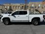 2022 WHITE /Charcoal GMC Sierra 1500 AT4 Crew Cab 4WD (1GTUUEETXNZ) with an 3.0L V6 DOHC 24V DIESEL engine, 6A transmission, located at 116 5th Avenue South, Lewistown, MT, 59457, 47.063877, -109.427879 - 2022 GMC Sierra 1500 Crew Cab AT4, a rugged yet refined truck built to handle any challenge. This powerful vehicle combines the durability of a full-size pickup with the comfort and technology of a premium ride. The AT4 trim brings off-road capabilities with upgraded suspension, all-terrain tires, a - Photo#5