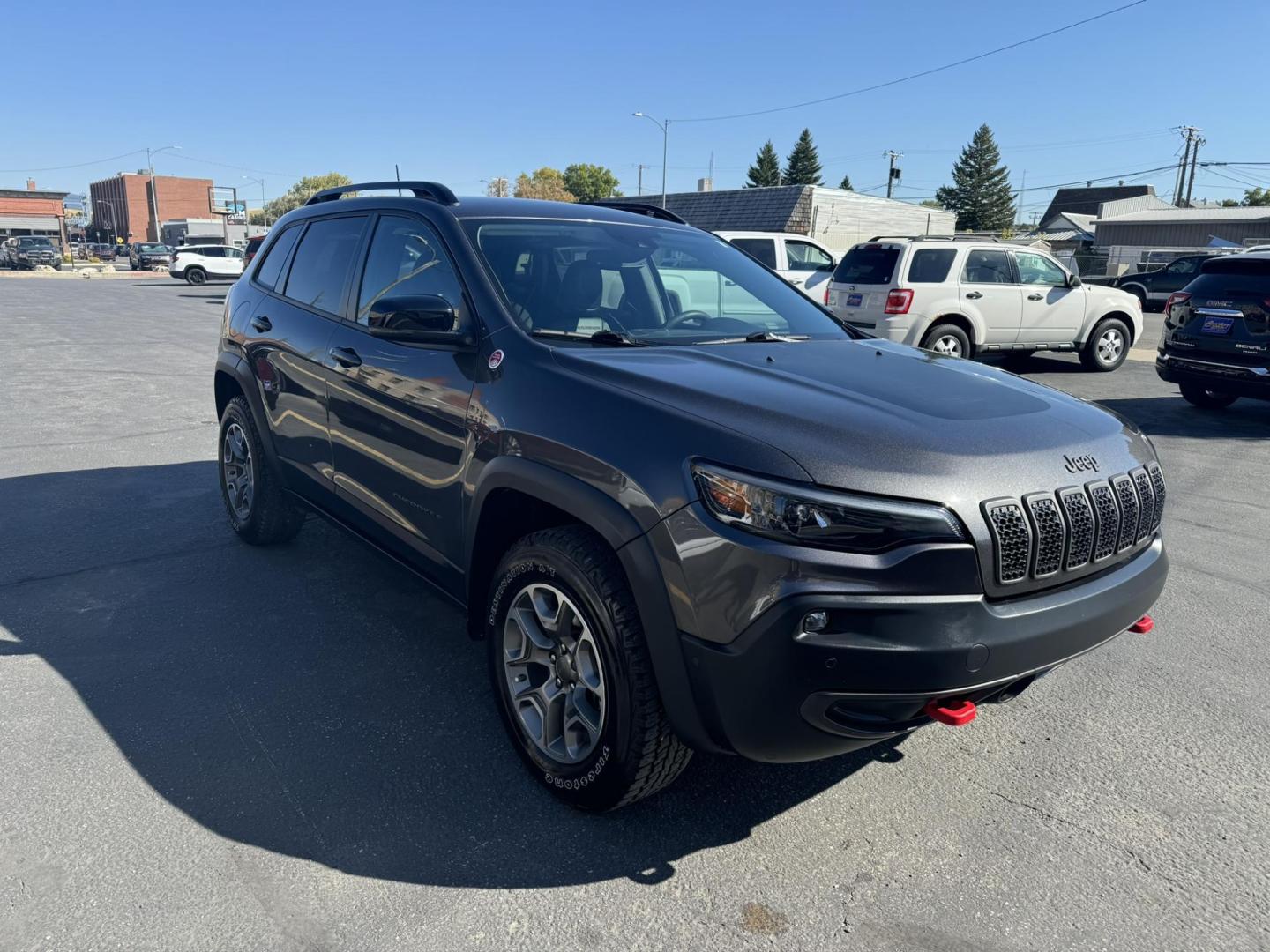 2022 Grey /Black Jeep Cherokee Trailhawk 4WD (1C4PJMBXXND) with an 3.2L V6 DOHC 24V engine, 9A transmission, located at 116 5th Avenue South, Lewistown, MT, 59457, 47.063877, -109.427879 - Photo#0