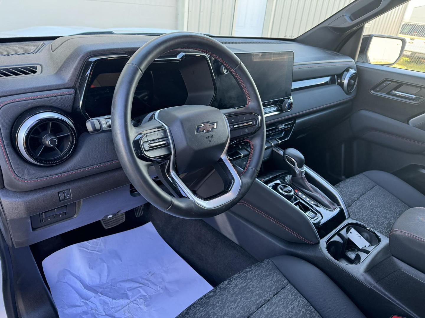 2023 WHITE /Charcoal Chevrolet Colorado Z71 Crew Cab 4WD (1GCPTDEK2P1) with an 2.7L L4 DOHC 16V TURBO engine, 6A transmission, located at 116 5th Avenue South, Lewistown, MT, 59457, 47.063877, -109.427879 - Experience power and versatility with the 2023 Chevrolet Colorado Z71 Crew Cab 4WD. This rugged truck is built to handle any terrain, offering a bold design and the capability you need for both work and play. Equipped with a robust 4WD system, it ensures confident performance on all surfaces, while - Photo#15