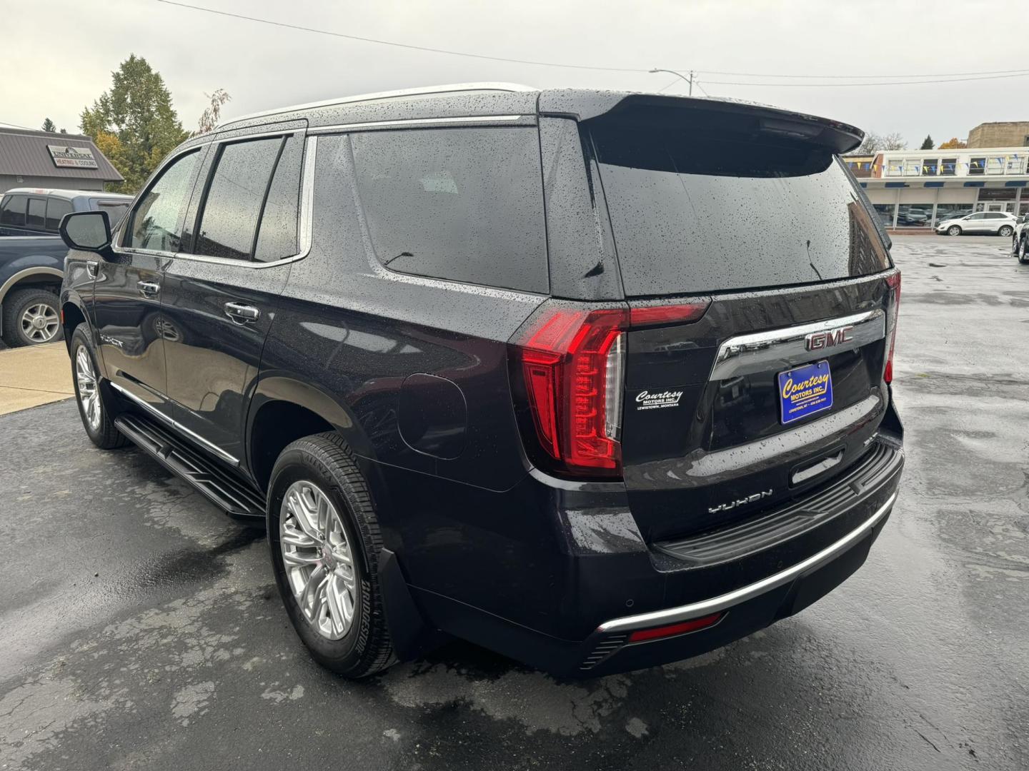 2023 Titanium /Black GMC Yukon SLT 4WD (1GKS2BKD0PR) with an 5.3L V8 OHV 16V FFV engine, 10A transmission, located at 116 5th Avenue South, Lewistown, MT, 59457, 47.063877, -109.427879 - Discover luxury and capability with the 2023 GMC Yukon SLT 4WD. Designed for those who demand more from their SUV, the Yukon SLT offers a commanding presence on the road, backed by a powerful 4WD system that handles any terrain with ease. Inside, you'll find premium materials, advanced technology, a - Photo#4