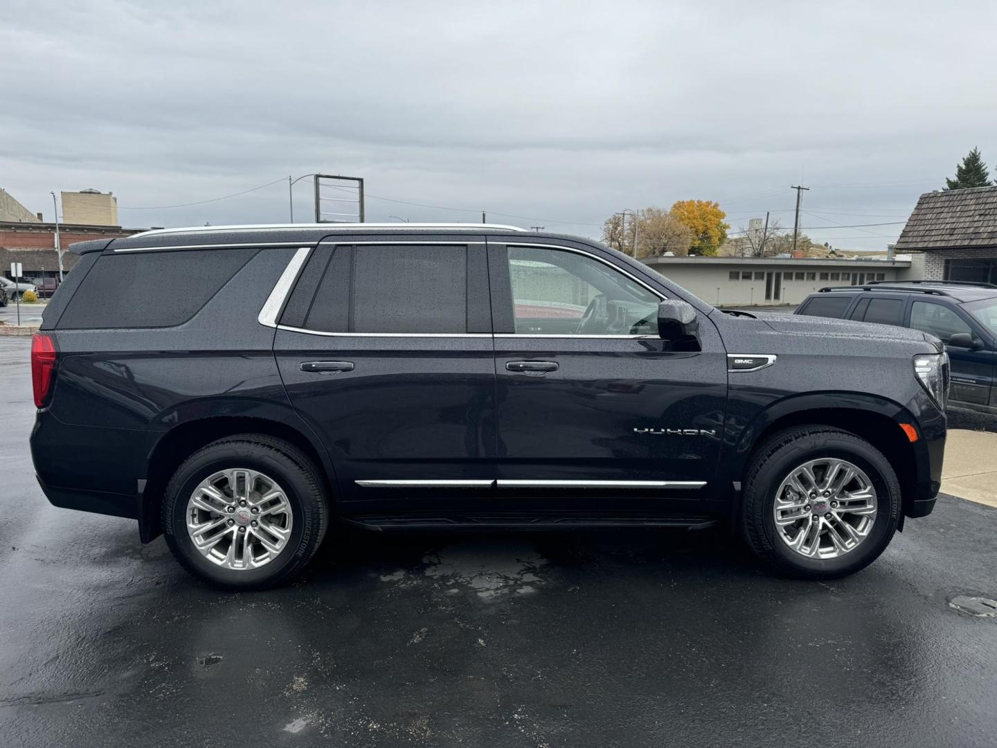 2023 Titanium /Black GMC Yukon SLT 4WD (1GKS2BKD0PR) with an 5.3L V8 OHV 16V FFV engine, 10A transmission, located at 116 5th Avenue South, Lewistown, MT, 59457, 47.063877, -109.427879 - Photo#1