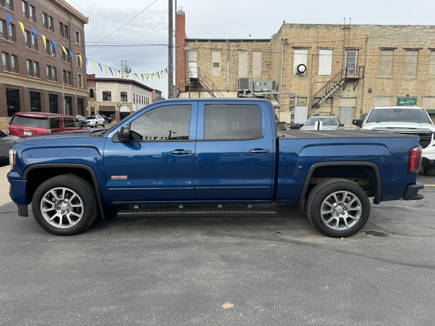 2017 Blue /Charcoal GMC Sierra 1500 SLT Crew Cab Short Box 4WD (3GTU2NEC0HG) with an 5.3L V8 OHV 16V engine, 6A transmission, located at 116 5th Avenue South, Lewistown, MT, 59457, 47.063877, -109.427879 - Photo#7