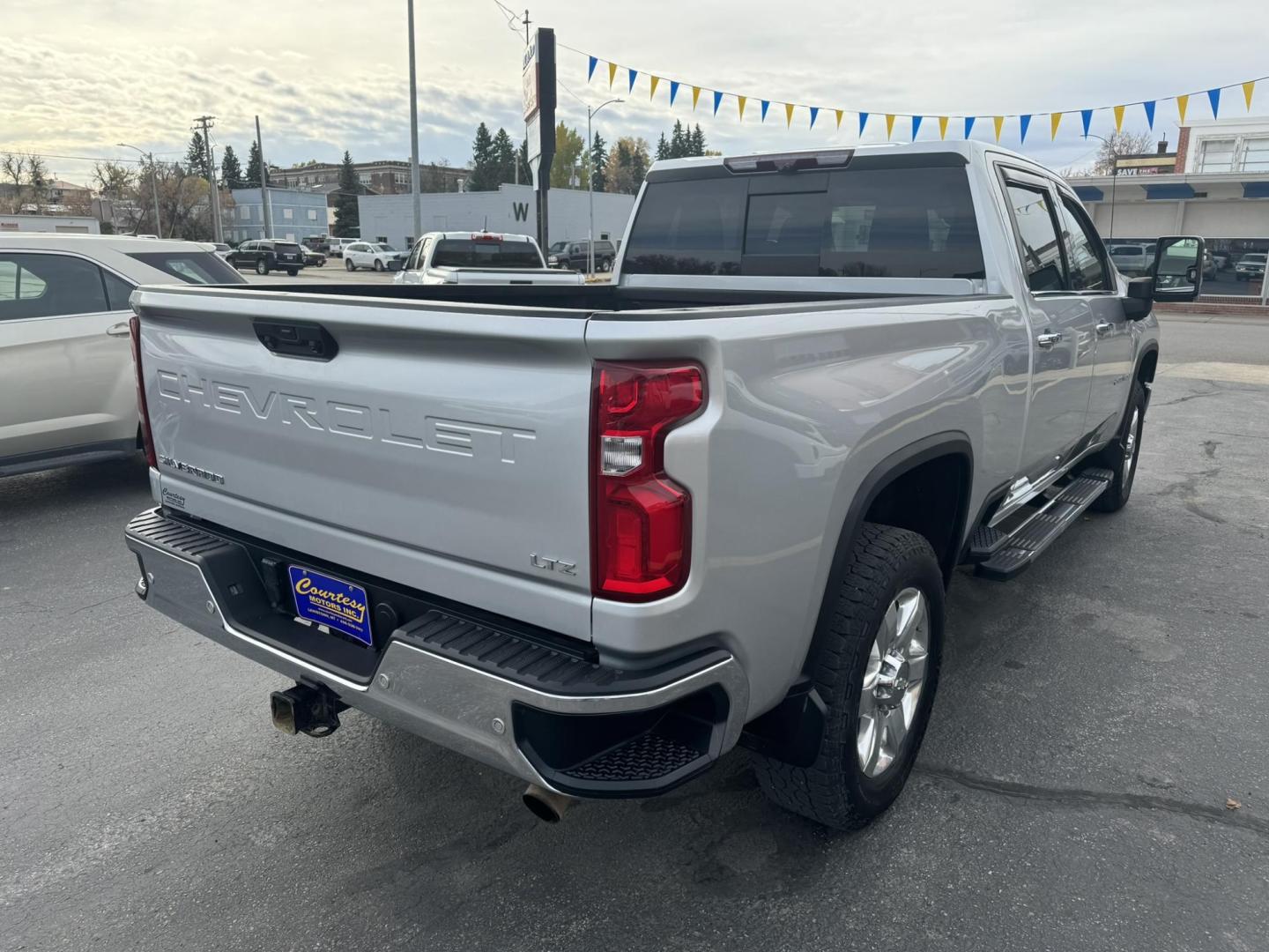 2020 silver /Black Chevrolet Silverado 2500HD LTZ Crew Cab Short Box 4WD (1GC4YPE75LF) with an 6.6L V8 OHV 16V engine, 6A transmission, located at 116 5th Avenue South, Lewistown, MT, 59457, 47.063877, -109.427879 - Photo#2