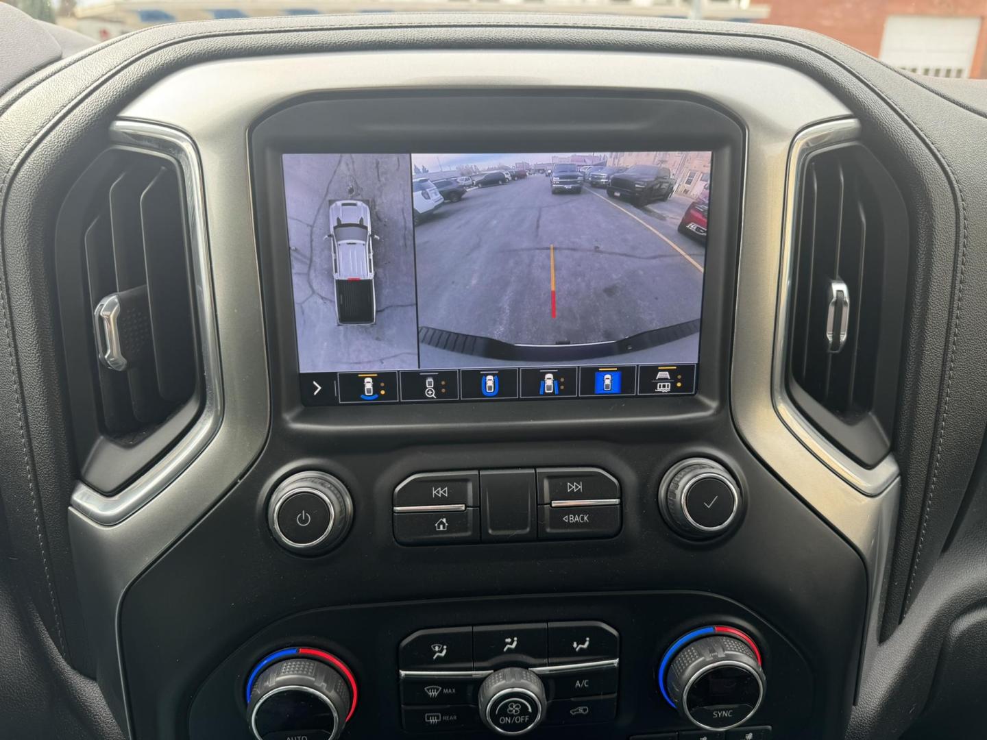 2020 silver /Black Chevrolet Silverado 2500HD LTZ Crew Cab Short Box 4WD (1GC4YPE75LF) with an 6.6L V8 OHV 16V engine, 6A transmission, located at 116 5th Avenue South, Lewistown, MT, 59457, 47.063877, -109.427879 - Photo#23