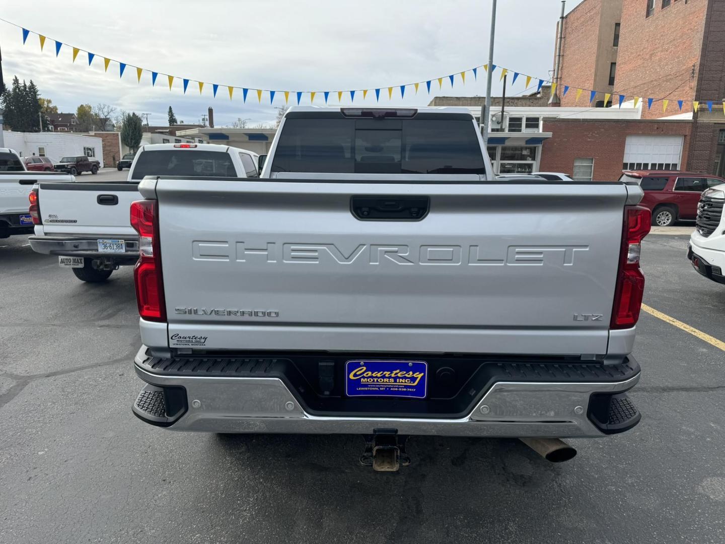 2020 silver /Black Chevrolet Silverado 2500HD LTZ Crew Cab Short Box 4WD (1GC4YPE75LF) with an 6.6L V8 OHV 16V engine, 6A transmission, located at 116 5th Avenue South, Lewistown, MT, 59457, 47.063877, -109.427879 - Photo#3