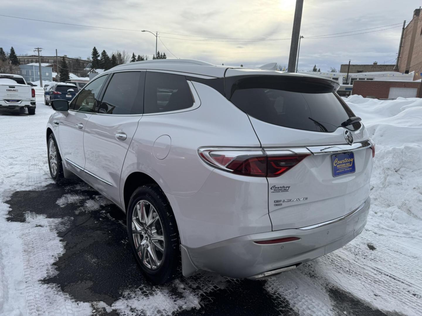 2023 WHITE /Grey Buick Enclave Premium AWD (5GAEVBKW1PJ) with an 3.6L V6 DOHC 24V engine, 9A transmission, located at 116 5th Avenue South, Lewistown, MT, 59457, 47.063877, -109.427879 - Elevate your driving experience with this 2023 Buick Enclave Premium AWD, a perfect blend of luxury, performance, and advanced technology. Equipped with the Experience Buick Package, this SUV offers refined styling, enhanced comfort, and premium features designed to impress. The spacious and sophist - Photo#4