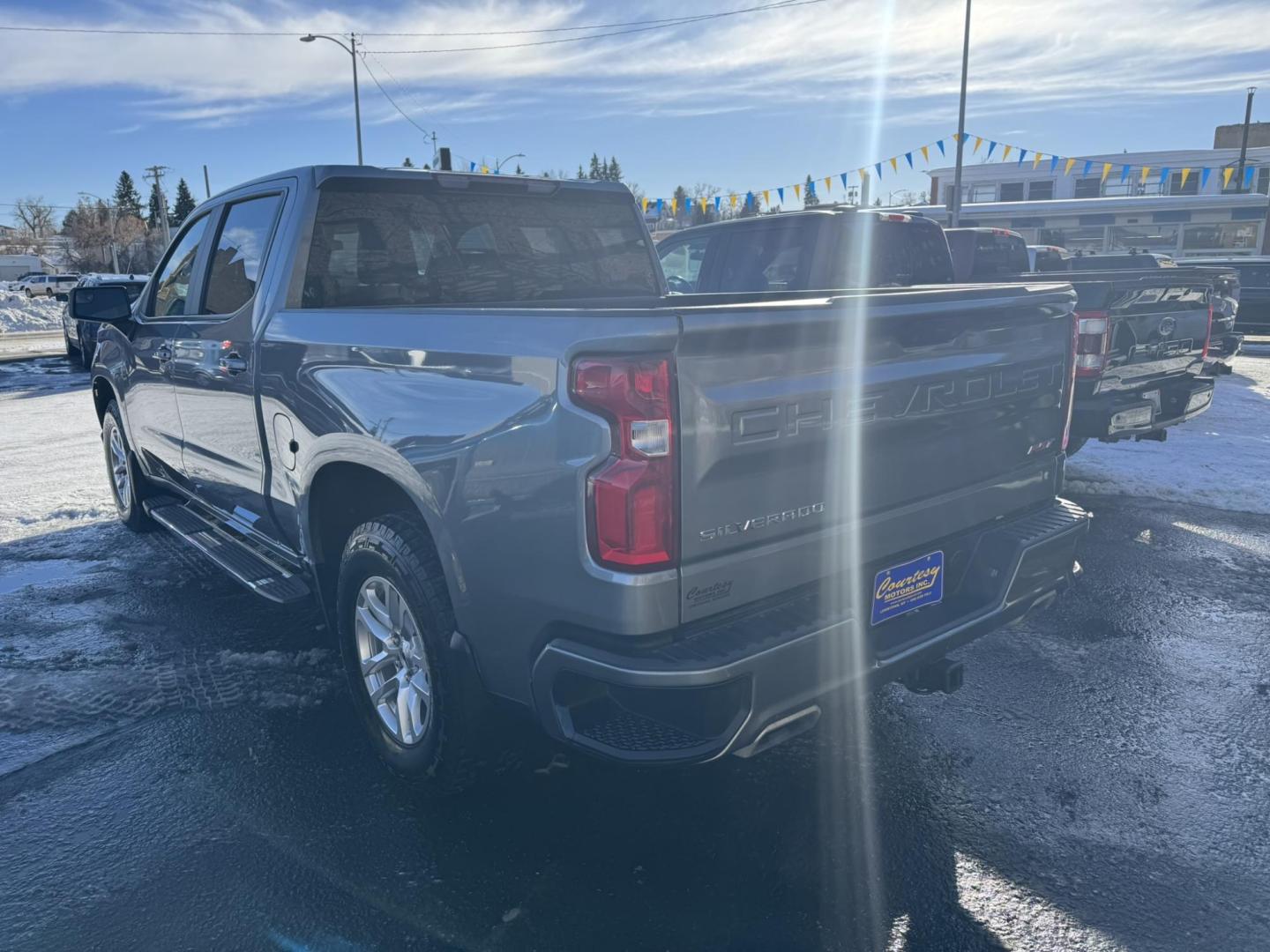 2021 Blue /Charcoal Chevrolet Silverado 1500 RST Crew Cab 4WD (1GCUYEED4MZ) with an 5.3L V8 OHV 16V engine, 6A transmission, located at 116 5th Avenue South, Lewistown, MT, 59457, 47.063877, -109.427879 - Photo#4