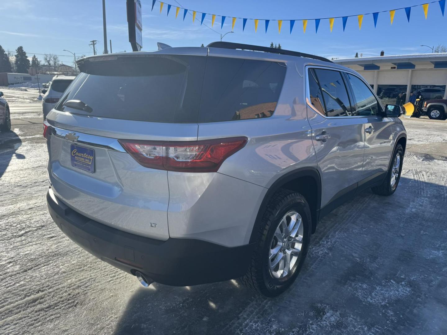 2019 silver /Charcoal Chevrolet Traverse LT Cloth FWD (1GNERGKW2KJ) with an 3.6L V6 DOHC 24V engine, 9A transmission, located at 116 5th Avenue South, Lewistown, MT, 59457, 47.063877, -109.427879 - Photo#1