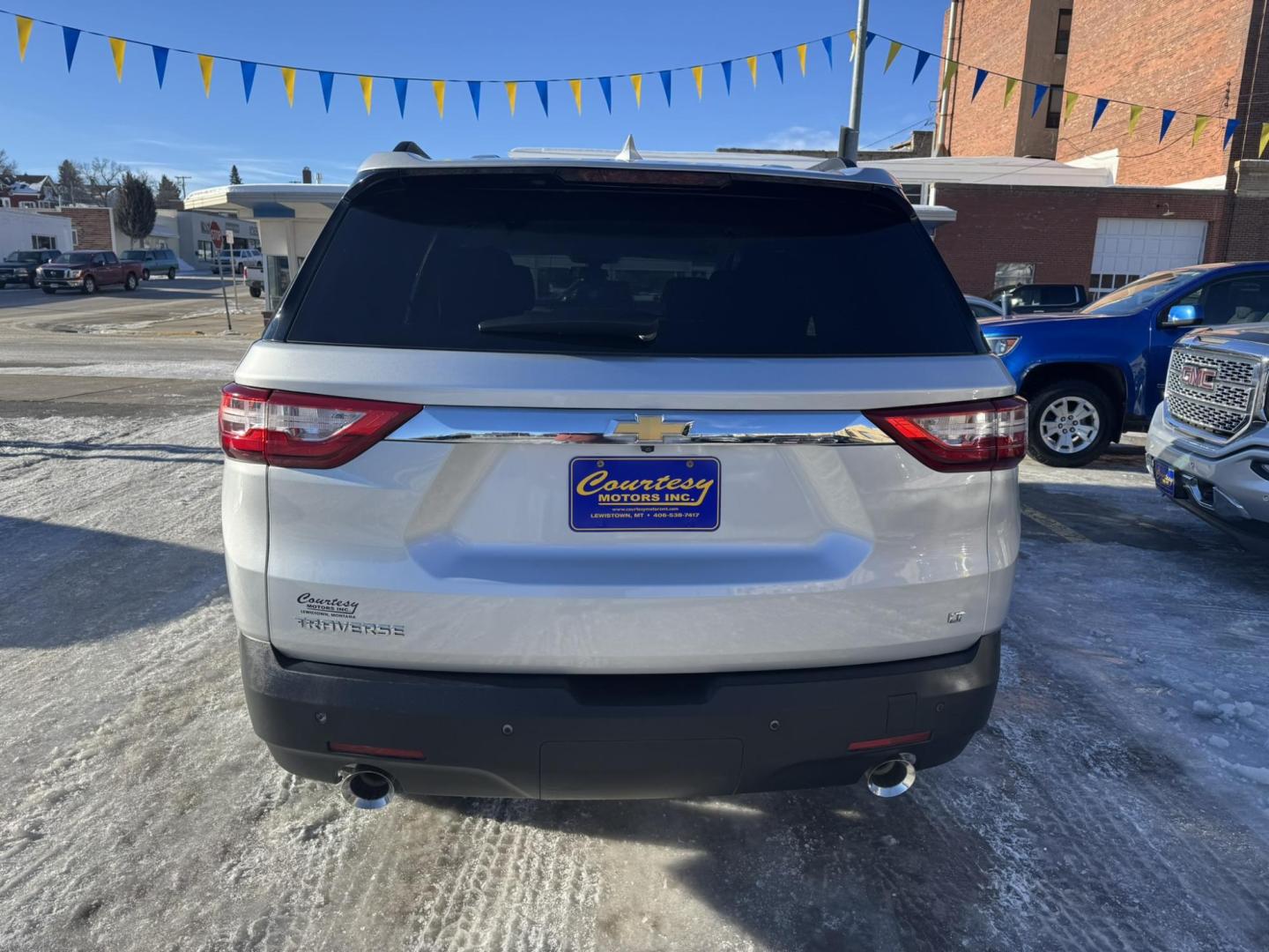 2019 silver /Charcoal Chevrolet Traverse LT Cloth FWD (1GNERGKW2KJ) with an 3.6L V6 DOHC 24V engine, 9A transmission, located at 116 5th Avenue South, Lewistown, MT, 59457, 47.063877, -109.427879 - Photo#2