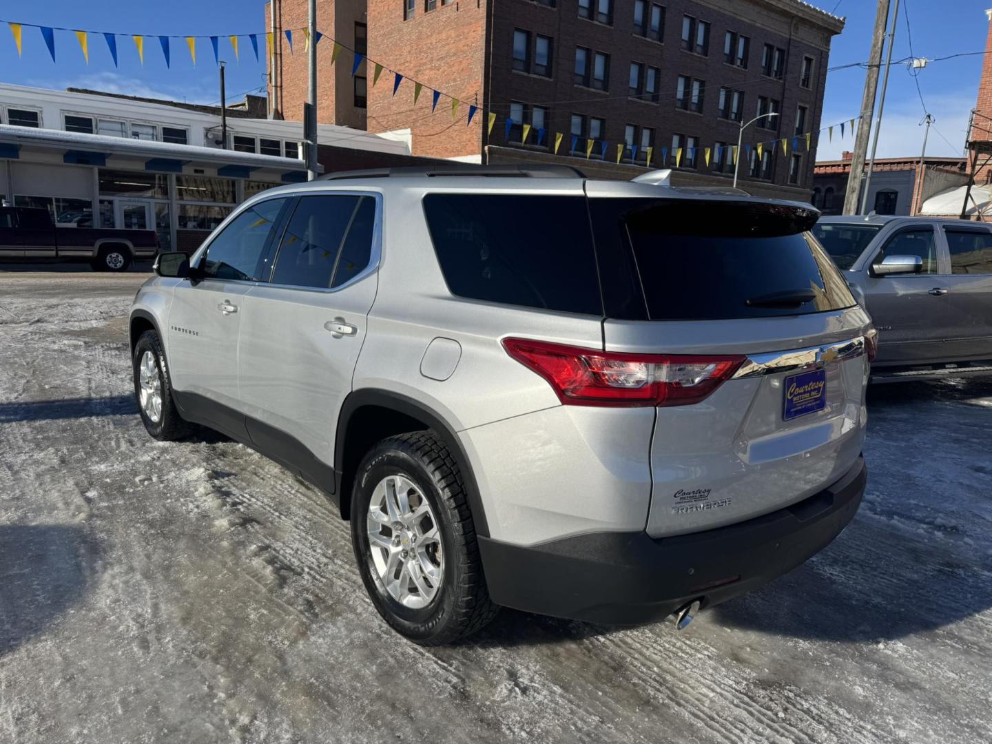 2019 silver /Charcoal Chevrolet Traverse LT Cloth FWD (1GNERGKW2KJ) with an 3.6L V6 DOHC 24V engine, 9A transmission, located at 116 5th Avenue South, Lewistown, MT, 59457, 47.063877, -109.427879 - For sale: a well-maintained 2019 Chevrolet Traverse LT FWD, the perfect SUV for families, commuters, and adventurers alike. With its spacious three-row seating, this Traverse comfortably accommodates passengers and cargo without sacrificing style or performance. The powerful yet efficient engine del - Photo#3