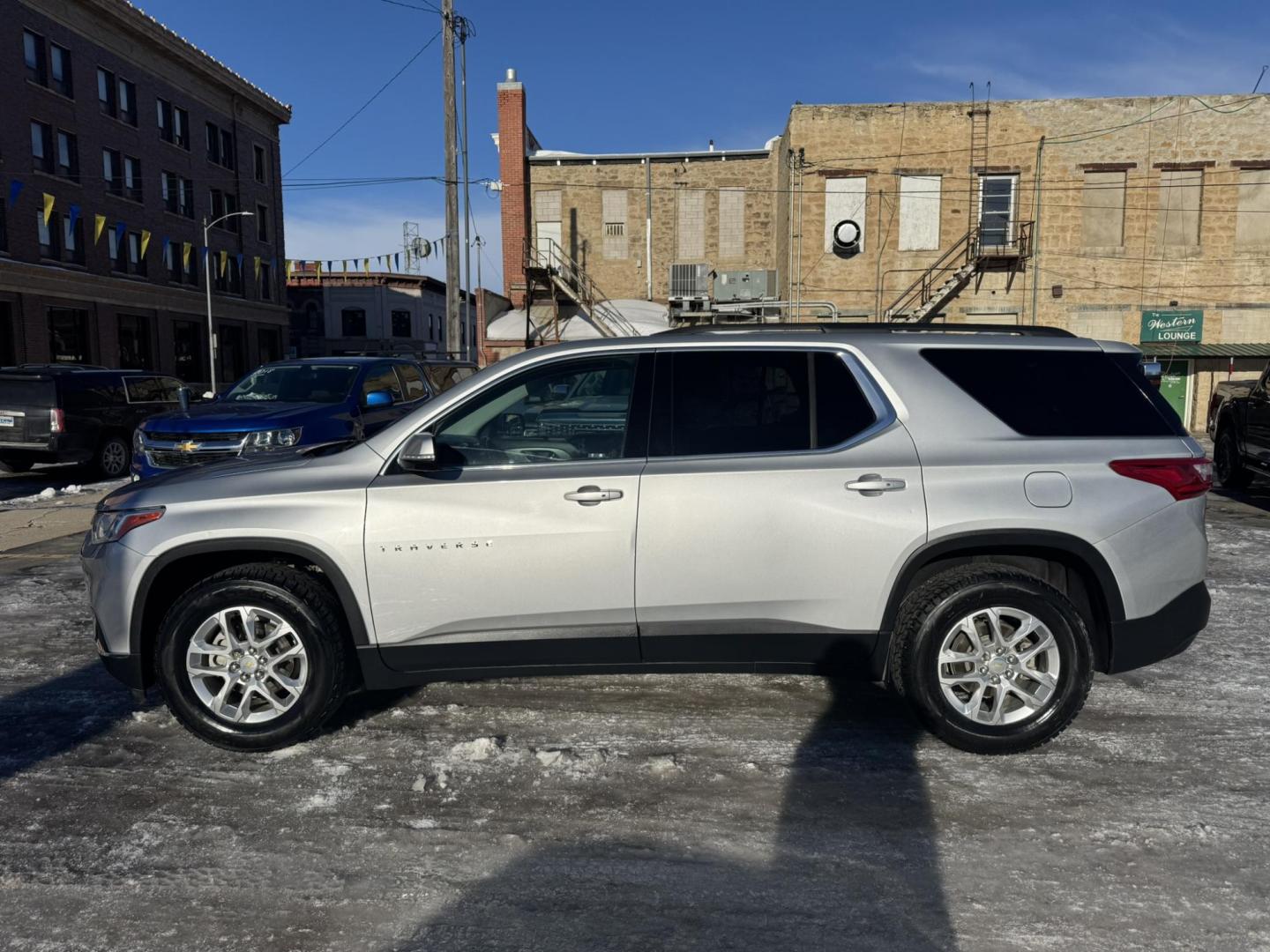 2019 silver /Charcoal Chevrolet Traverse LT Cloth FWD (1GNERGKW2KJ) with an 3.6L V6 DOHC 24V engine, 9A transmission, located at 116 5th Avenue South, Lewistown, MT, 59457, 47.063877, -109.427879 - Photo#4