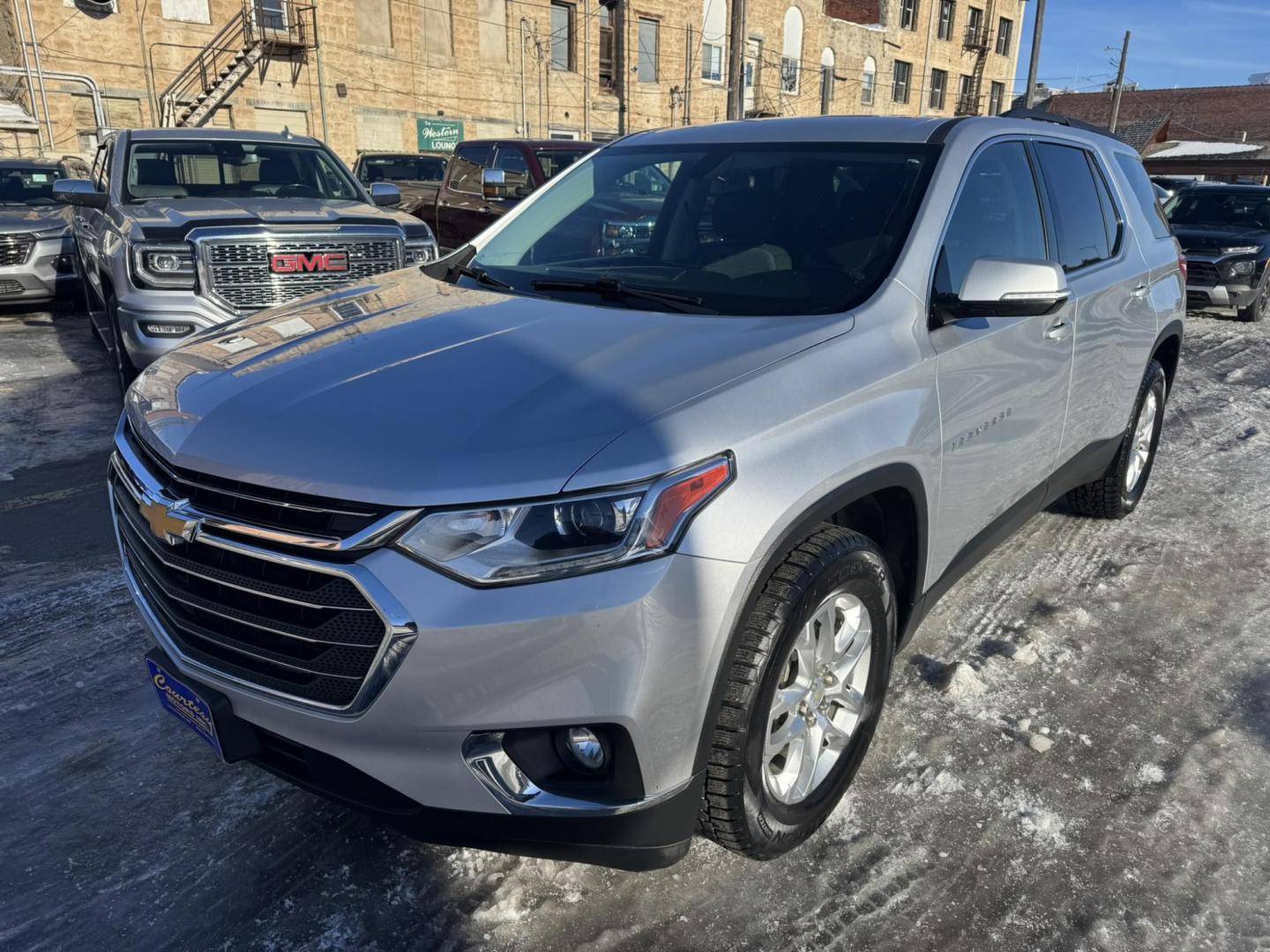 2019 silver /Charcoal Chevrolet Traverse LT Cloth FWD (1GNERGKW2KJ) with an 3.6L V6 DOHC 24V engine, 9A transmission, located at 116 5th Avenue South, Lewistown, MT, 59457, 47.063877, -109.427879 - Photo#5