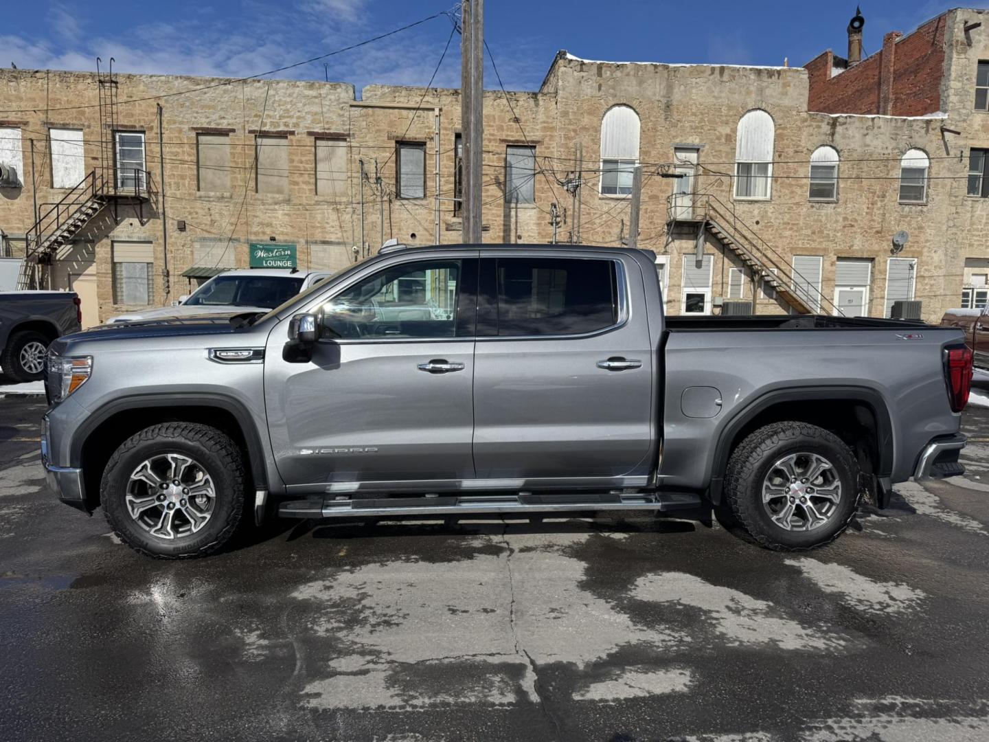 2020 Grey /Black GMC Sierra 1500 SLT Crew Cab Short Box 4WD (1GTU9DED5LZ) with an 5.3L V8 OHV 16V engine, 6A transmission, located at 116 5th Avenue South, Lewistown, MT, 59457, 47.063877, -109.427879 - 2020 GMC Sierra 1500 Crew Cab SLT 4WD—powerful, refined, and built to handle anything you throw its way. This truck combines rugged capability with premium comfort, featuring a bold exterior, a spacious crew cab, and a luxurious leather-appointed interior. Equipped with a strong V8 engine, advance - Photo#5