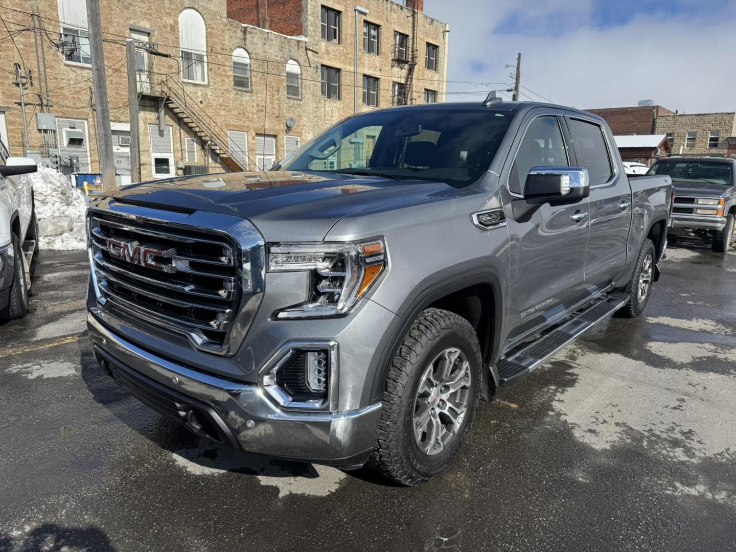 2020 Grey /Black GMC Sierra 1500 SLT Crew Cab Short Box 4WD (1GTU9DED5LZ) with an 5.3L V8 OHV 16V engine, 6A transmission, located at 116 5th Avenue South, Lewistown, MT, 59457, 47.063877, -109.427879 - 2020 GMC Sierra 1500 Crew Cab SLT 4WD—powerful, refined, and built to handle anything you throw its way. This truck combines rugged capability with premium comfort, featuring a bold exterior, a spacious crew cab, and a luxurious leather-appointed interior. Equipped with a strong V8 engine, advance - Photo#6